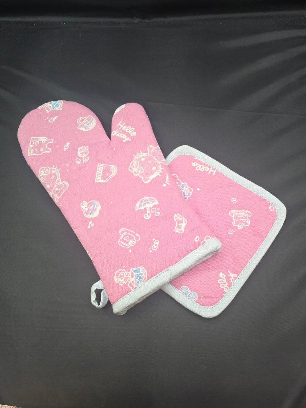 Handstand Kitchen Hello Kitty 50th Anniversary Oven Mitt & Potholder Set